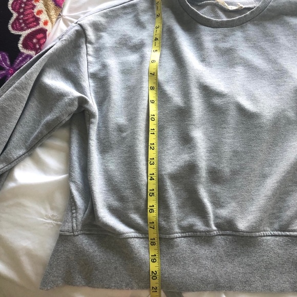 Cropped High-Low Sweatshirt - Picture 11 of 16